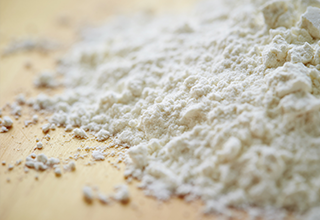 鶏肉を包み込む粉